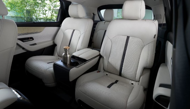 6-SEATER WITH CENTRE CONSOLE